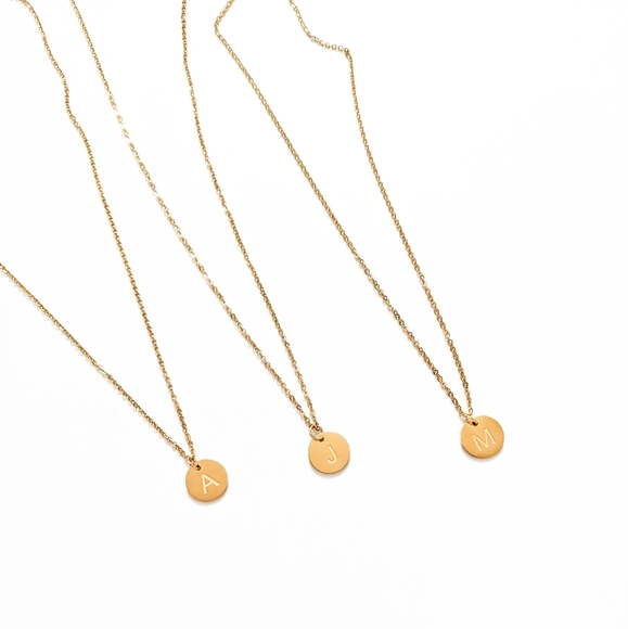 Letter A Circle Pendant Gold-plated Necklace - Picture 10 of 10